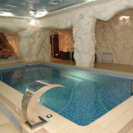Kleopatra Vip Hotel Kamianets-Podilsky Extérieur photo