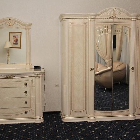 Kleopatra Vip Hotel Kamianets-Podilsky Extérieur photo