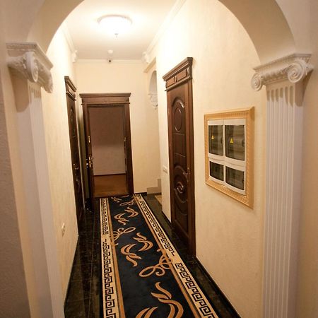 Kleopatra Vip Hotel Kamianets-Podilsky Extérieur photo