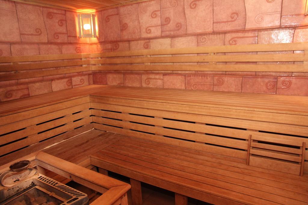 Kleopatra Vip Hotel Kamianets-Podilsky Extérieur photo