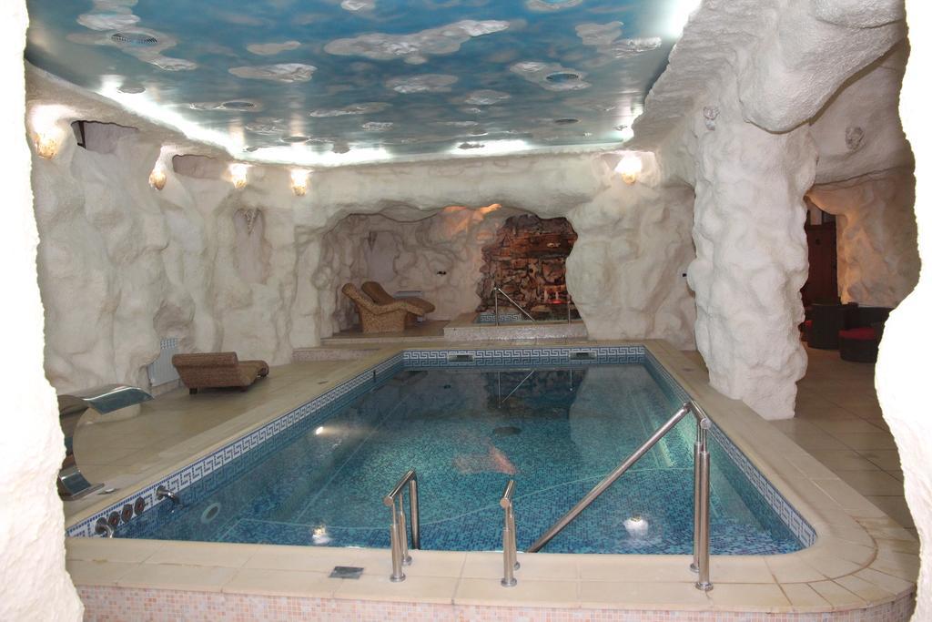 Kleopatra Vip Hotel Kamianets-Podilsky Extérieur photo
