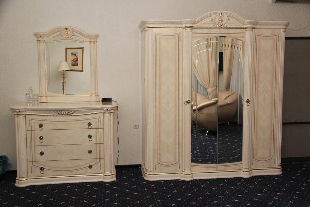 Kleopatra Vip Hotel Kamianets-Podilsky Extérieur photo