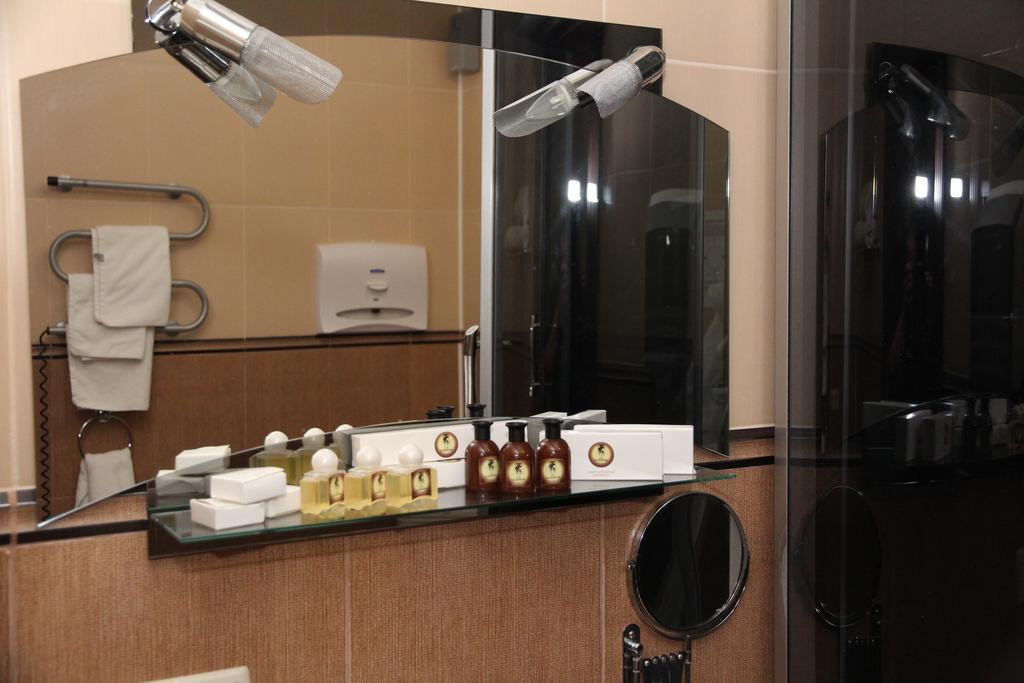 Kleopatra Vip Hotel Kamianets-Podilsky Extérieur photo