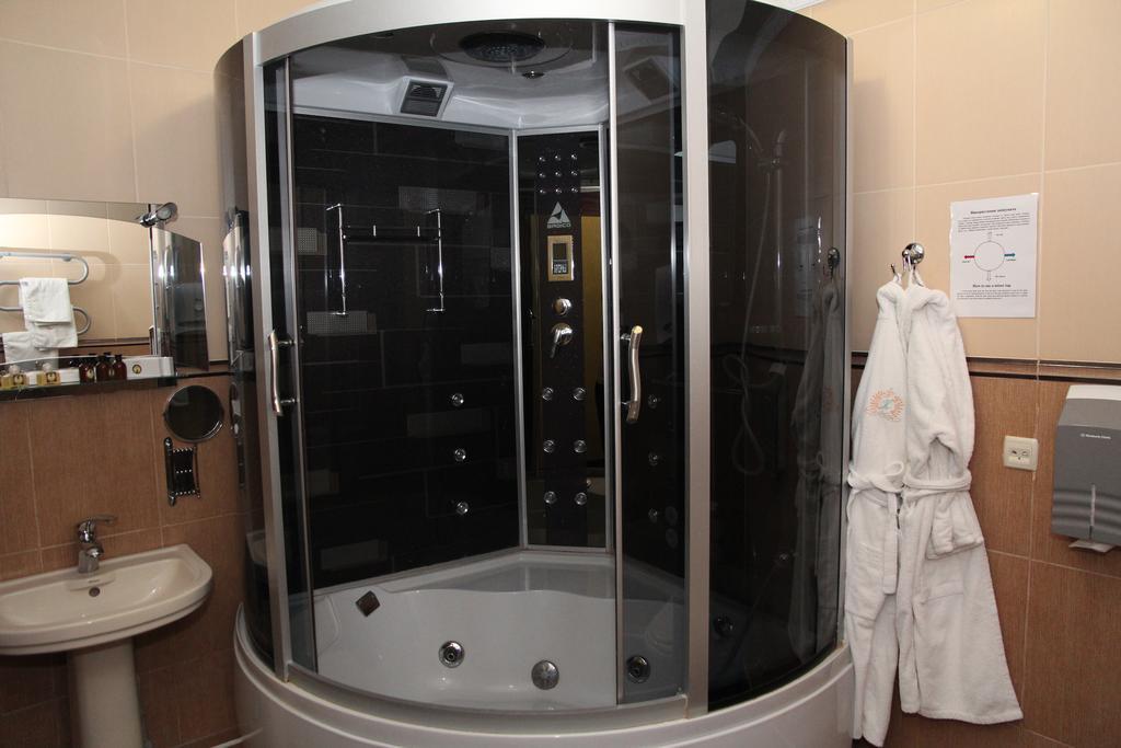 Kleopatra Vip Hotel Kamianets-Podilsky Extérieur photo
