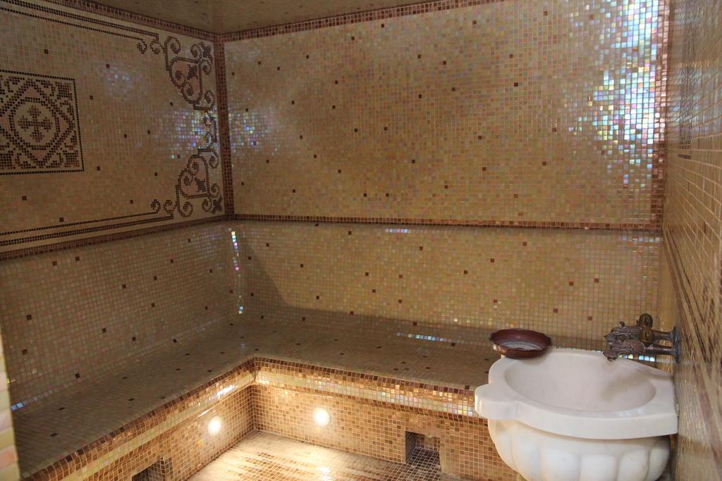 Kleopatra Vip Hotel Kamianets-Podilsky Extérieur photo